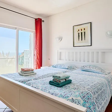 Apartament Centeanes *