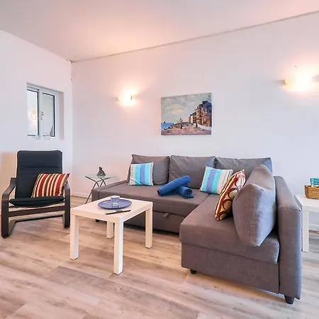 Centeanes Apartman *